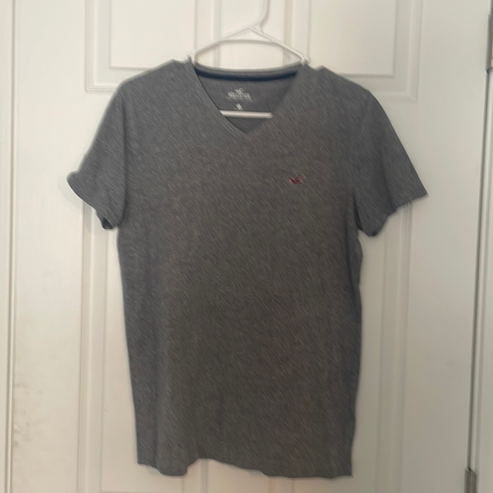 Hollister V-Neck Tee SMALL